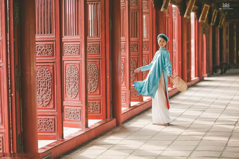 Hoa Nghiem Vietnamese ancient costume